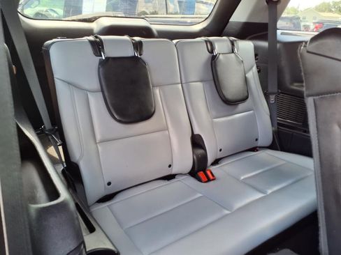 Used 2021 Ford Explorer XLT w/ XLT Sport Appearance Package image 17