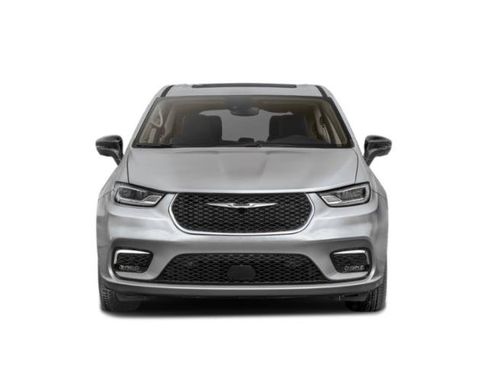 Certified 2025 Chrysler Pacifica Limited FWD image 4