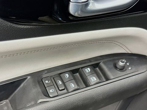 Used 2022 Jeep Compass Limited w/ Elite Group image 15