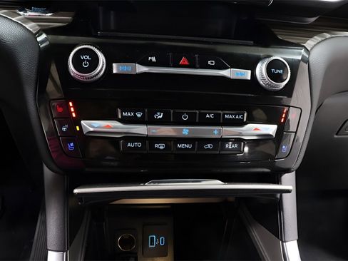 Used 2022 Ford Explorer Limited image 9