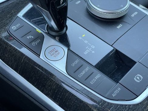 Certified 2022 BMW 330i xDrive Sedan w/ Driving Assistance Package image 21