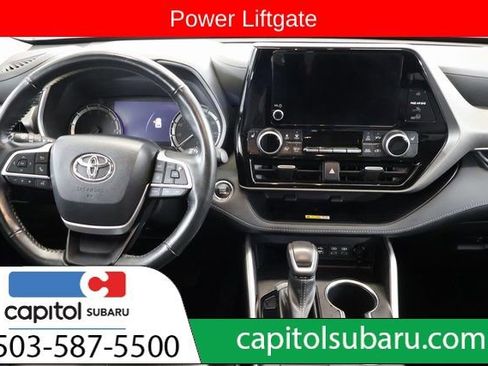 Used 2023 Toyota Highlander XLE image 16