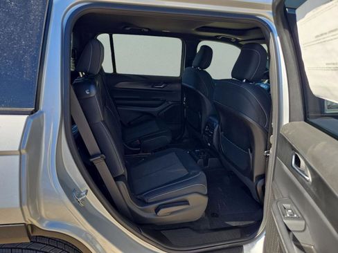 New 2025 Jeep Grand Cherokee L Laredo w/ Luxury Tech Group I RWD image 28