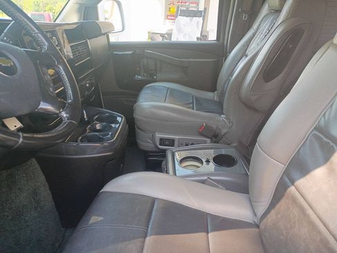 Used 2017 Chevrolet Express 2500 RWD image 9