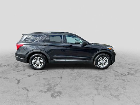 Used 2024 Ford Explorer XLT w/ Equipment Group 202A AWD/4WD image 9