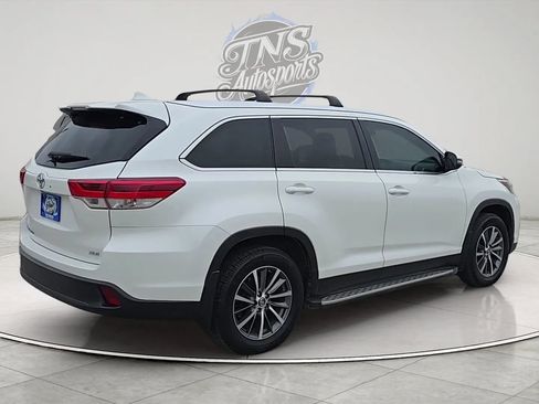 Used 2019 Toyota Highlander XLE FWD image 5