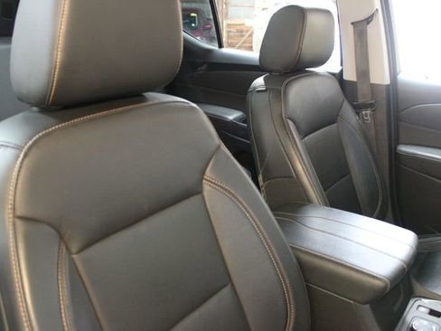 Used 2019 Chevrolet Traverse LT image 11