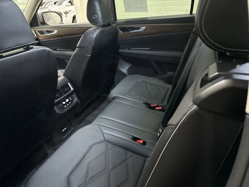 Used 2024 Volkswagen Atlas SE image 15
