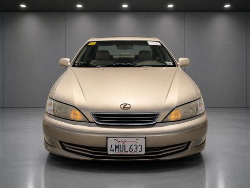 Used 2000 Lexus ES 330 FWD image 1
