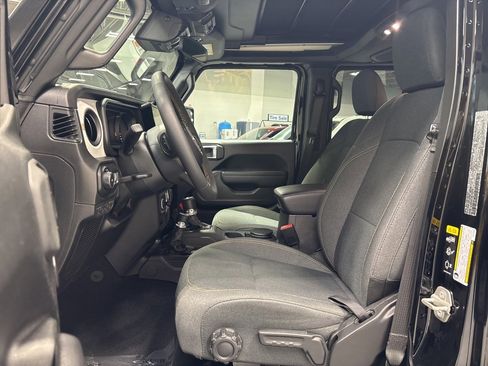 Used 2024 Jeep Wrangler Sport S image 9