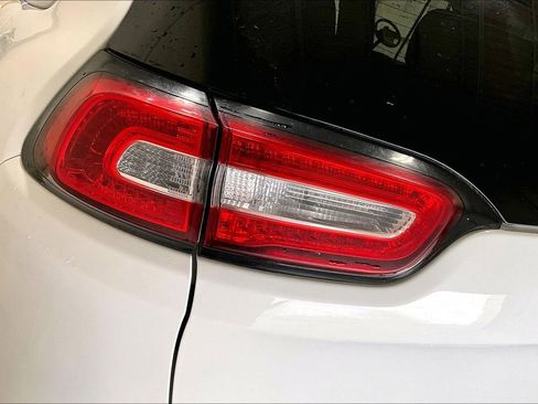 Used 2016 Jeep Cherokee Latitude w/ Comfort & Convenience Group image 23