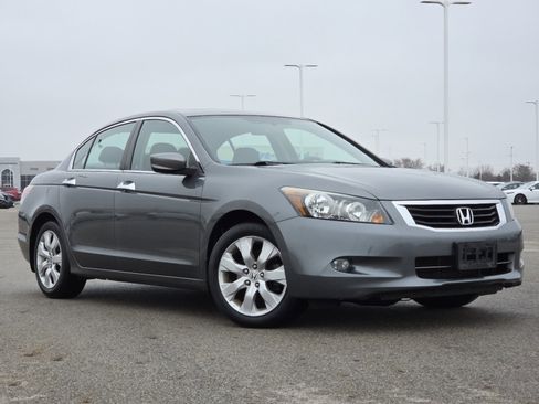 Used 2010 Honda Accord EX image 2