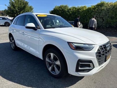 Used 2023 Audi Q5 2.0T Premium Plus w/ Premium Plus Package AWD/4WD image 2