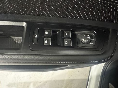 Used 2025 Volkswagen Atlas Cross Sport SE AWD/4WD image 18