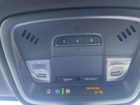 Used 2023 Chevrolet Traverse LT AWD/4WD image 40