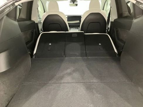 Used 2022 Tesla Model Y Long Range image 34