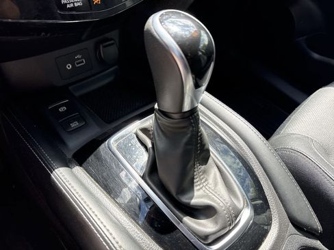 Used 2020 Nissan Rogue SL AWD/4WD image 16
