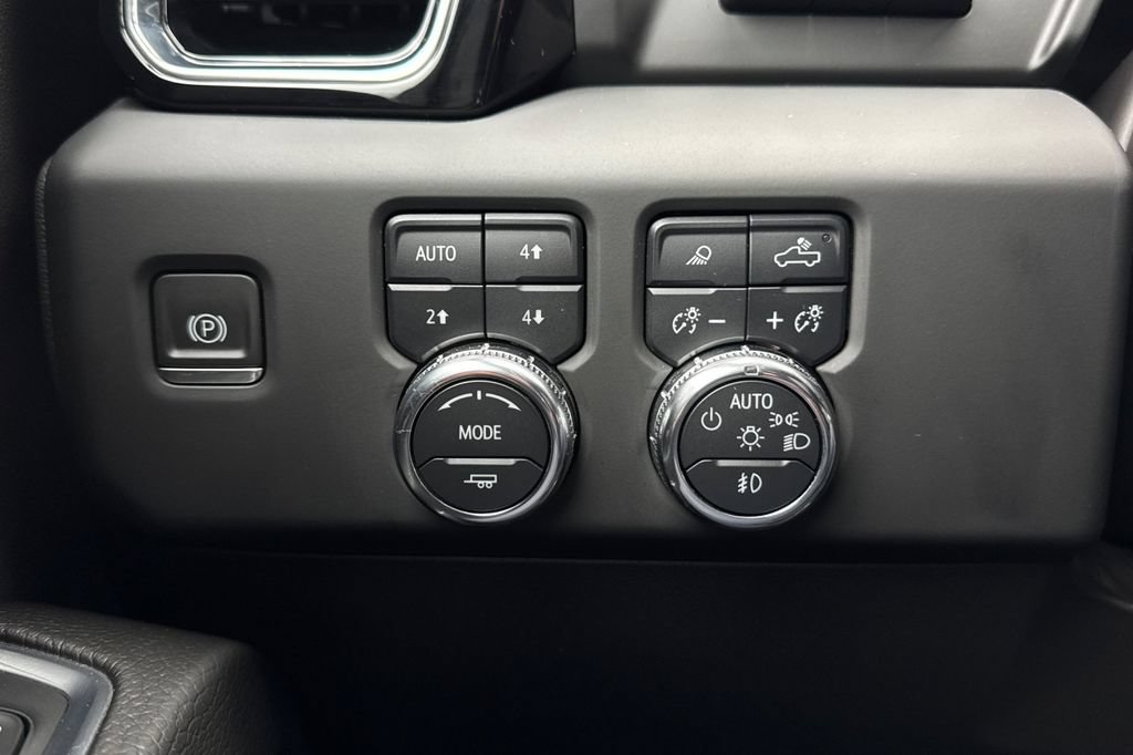 Used 2024 GMC Sierra 1500 Denali w/ Technology Package AWD/4WD image 32