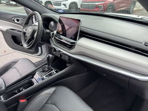 Used 2023 Jeep Compass Limited image 32