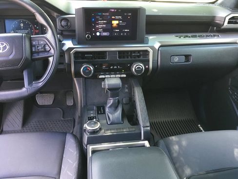 Used 2025 Toyota Tacoma SR5 AWD/4WD image 23