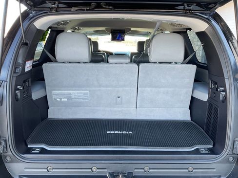 Used 2018 Toyota Sequoia Platinum image 46