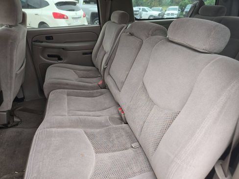 Used 2005 Chevrolet Suburban LS RWD image 9