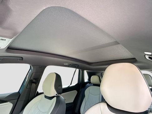 Used 2025 Volkswagen Tiguan SEL R-Line AWD/4WD image 27