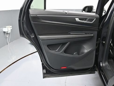 Used 2024 Volkswagen Atlas Cross Sport SEL Premium R-Line image 39