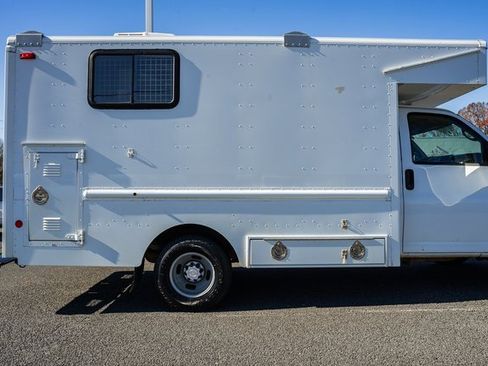 Used 2009 Chevrolet Express 3500 image 16