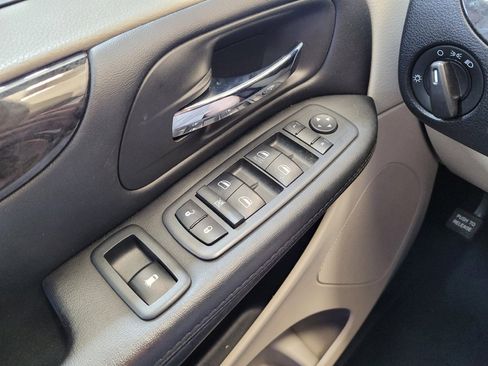 Used 2018 Dodge Grand Caravan SE FWD image 27