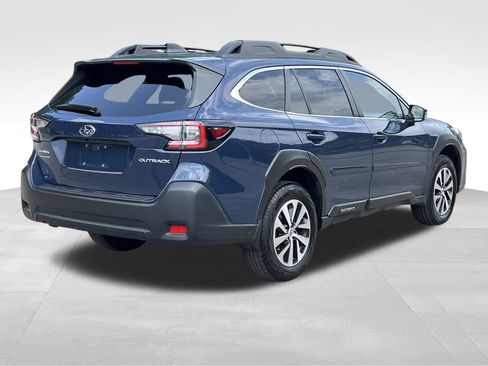 Used 2025 Subaru Outback Premium AWD/4WD image 7
