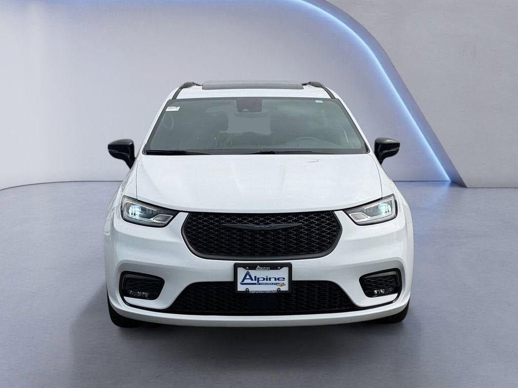 Used 2025 Chrysler Pacifica Limited FWD image 8