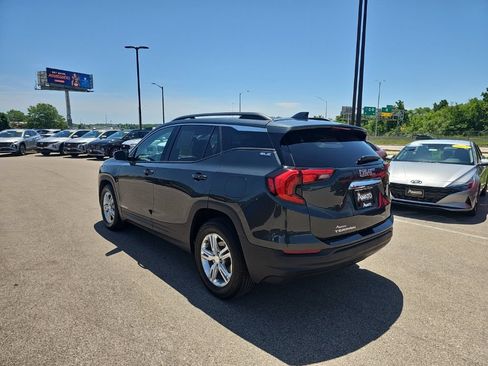 Used 2020 GMC Terrain SLE w/ Driver Convenience Package FWD image 3