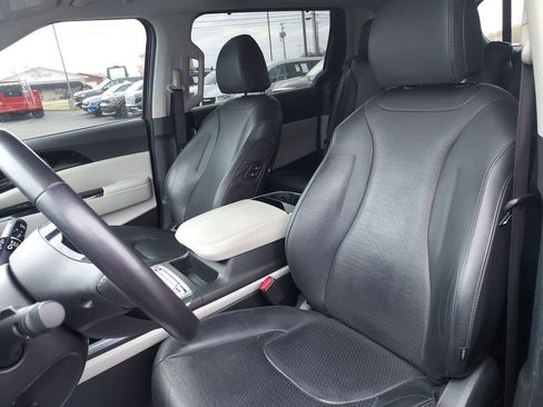 Used 2024 Kia Carnival SX Prestige FWD image 17