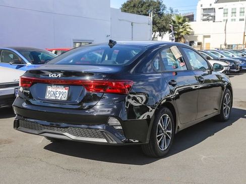 Certified 2023 Kia Forte LXS image 10