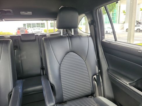 Used 2022 Toyota Highlander XSE FWD image 22