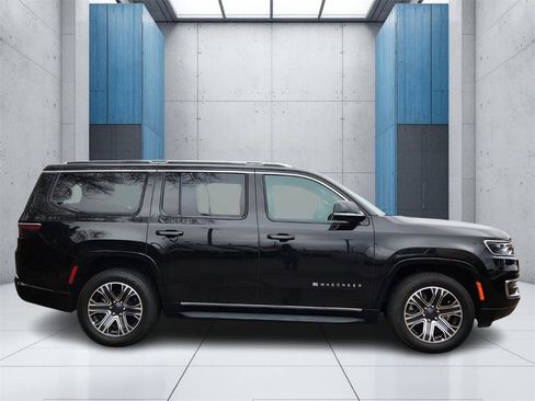 Used 2024 Jeep Wagoneer Series II w/ Flexible Seating Group image 2