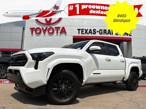 Used 2025 Toyota Tacoma SR5 AWD/4WD image 1