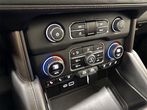 Certified 2023 Chevrolet Suburban High Country image 24