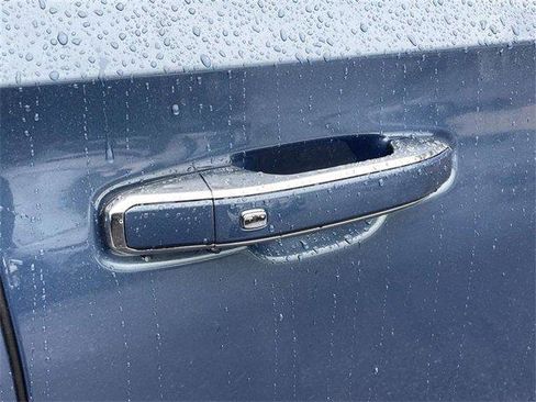 New 2025 Chevrolet Suburban Premier image 33