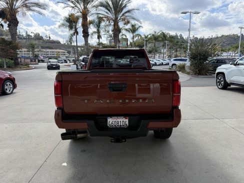 Certified 2025 Toyota Tacoma PreRunner image 5