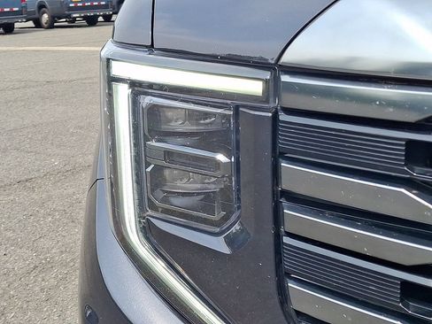 Used 2024 GMC Sierra 1500 AT4 w/ AT4 Premium Package AWD/4WD image 12