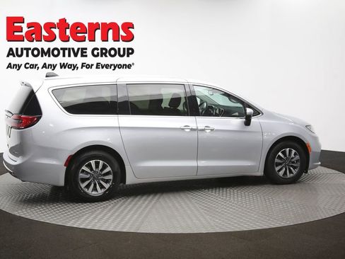 Used 2023 Chrysler Pacifica Touring-L FWD image 45