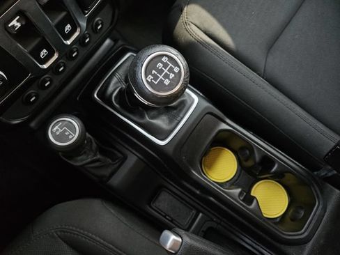 Used 2019 Jeep Wrangler Sport AWD/4WD image 19