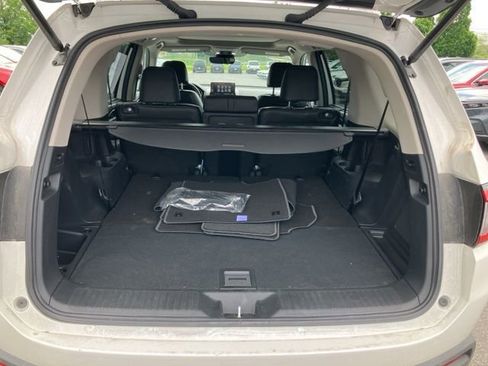 Used 2025 Honda Pilot Elite image 12