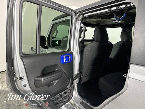 Used 2020 Jeep Gladiator Sport w/ Quick Order Package 24S image 13