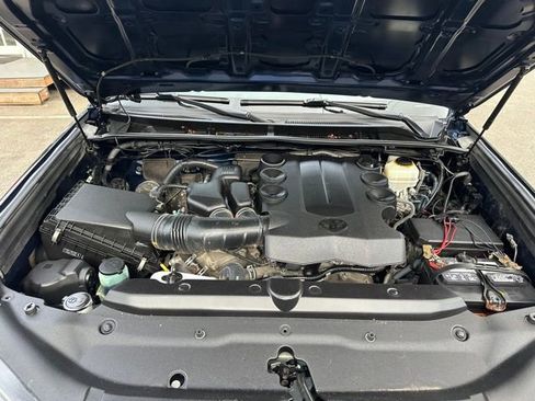 Used 2014 Toyota 4Runner SR5 AWD/4WD image 18