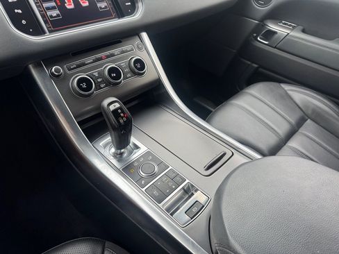 Used 2015 Land Rover Range Rover Sport SE image 19