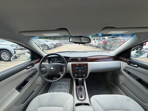 Used 2008 Chevrolet Impala LT FWD image 18