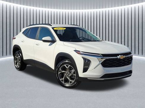 Used 2024 Chevrolet Trax LT w/ Driver Confidence Package FWD image 1